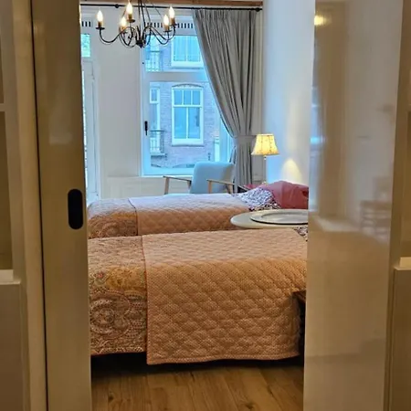 Apartment Center, Nearby Vondelpark *