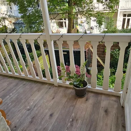 Center, Nearby Vondelpark Apartment